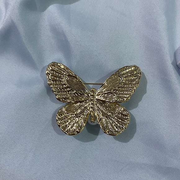 Dior Butterfly Pearl Pendant Brooch - Picture 2 of 7